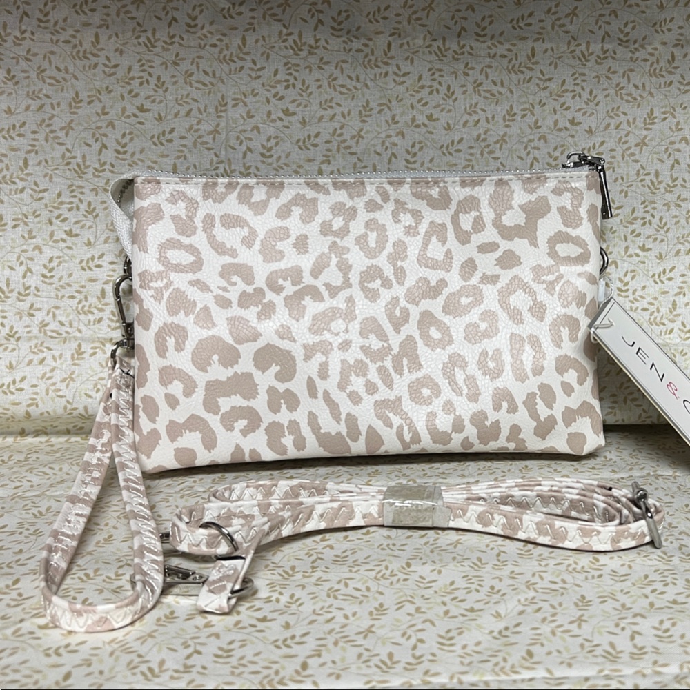 Brand new with tags Jen and Co wristlet with optional shoulder strap
